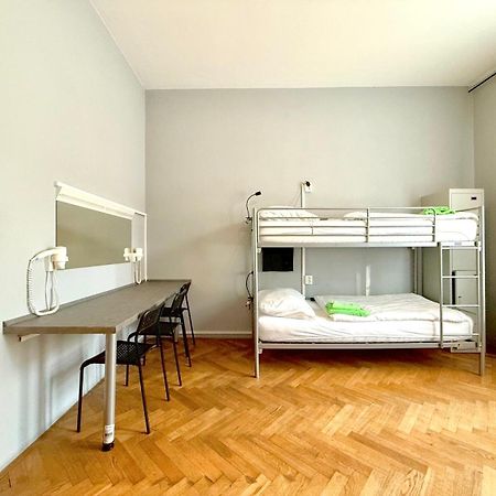 Globe Hostel Prague Adults Only エクステリア 写真