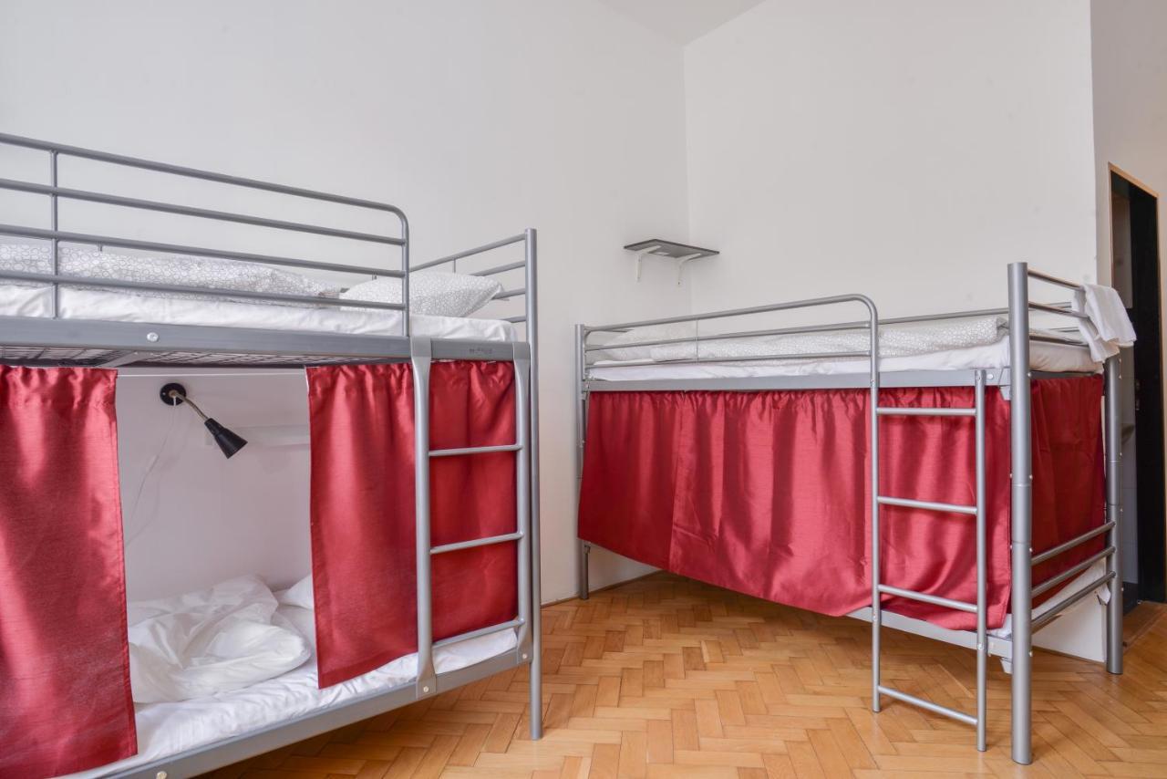 Globe Hostel Prague Adults Only エクステリア 写真