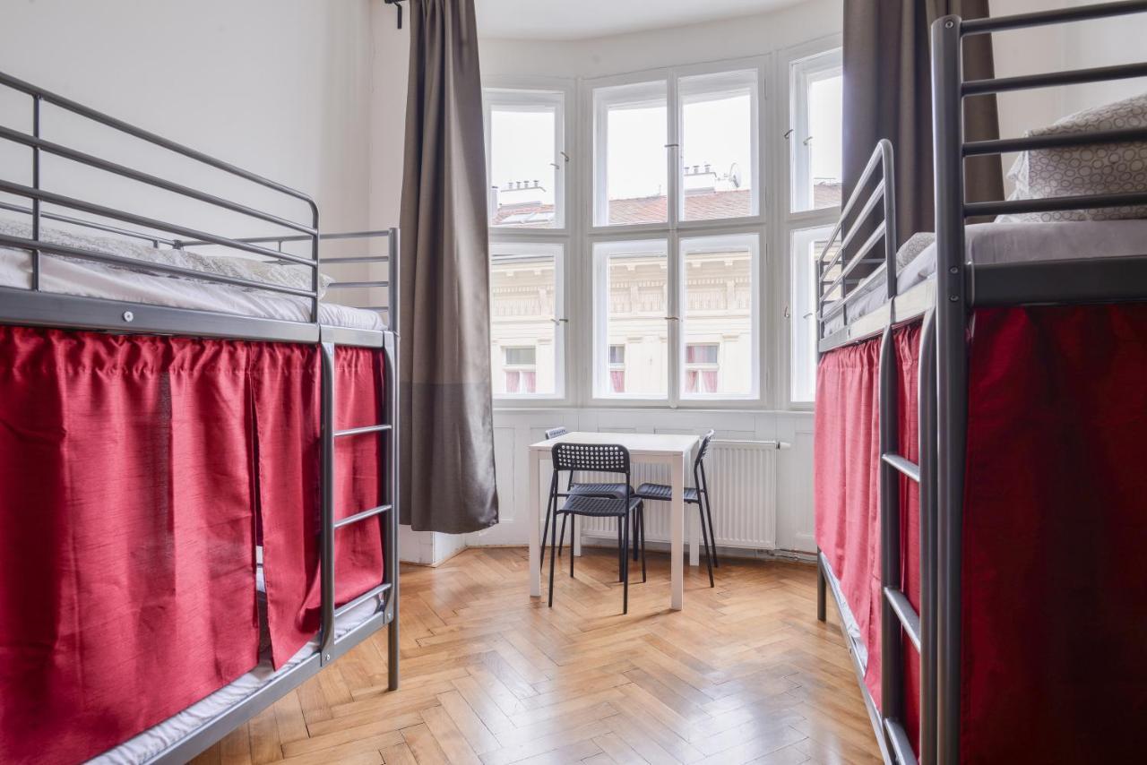 Globe Hostel Prague Adults Only エクステリア 写真