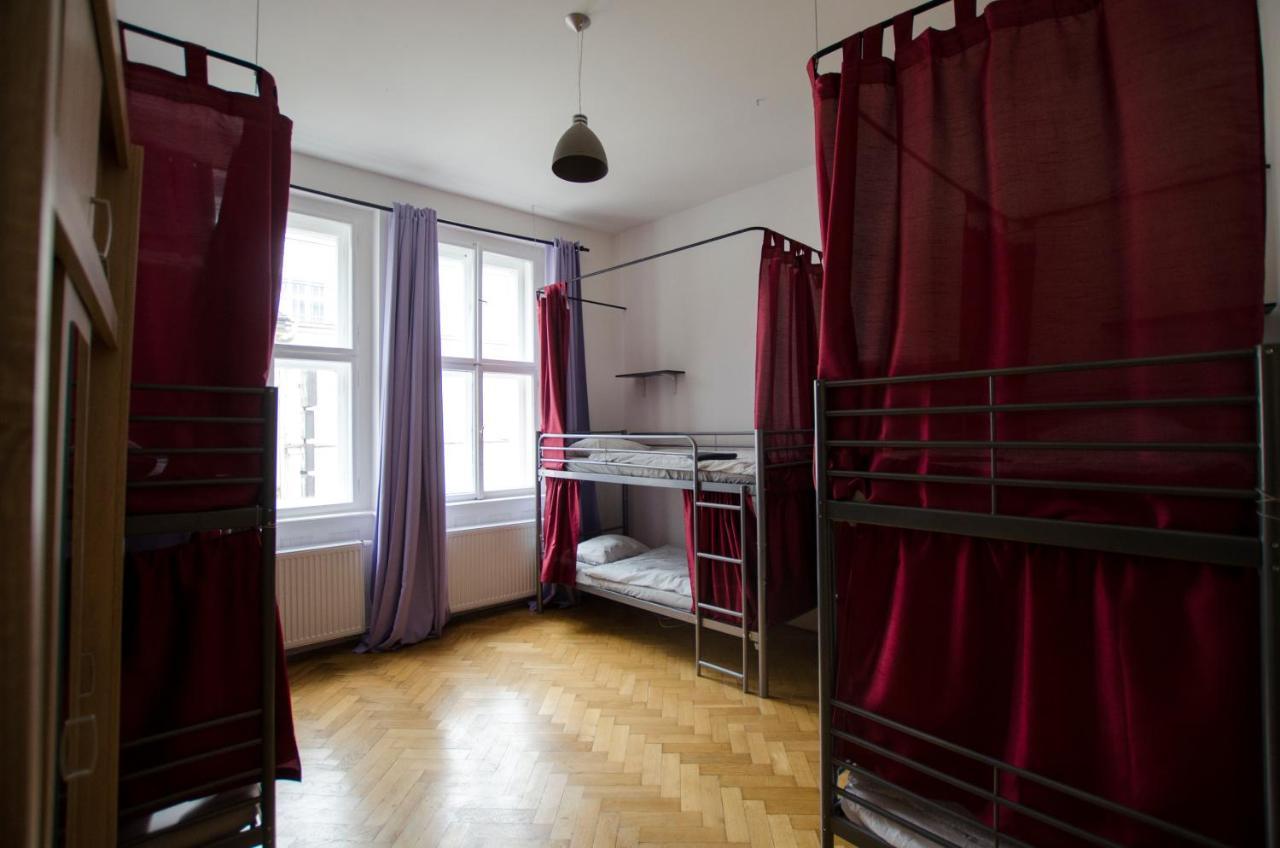 Globe Hostel Prague Adults Only エクステリア 写真