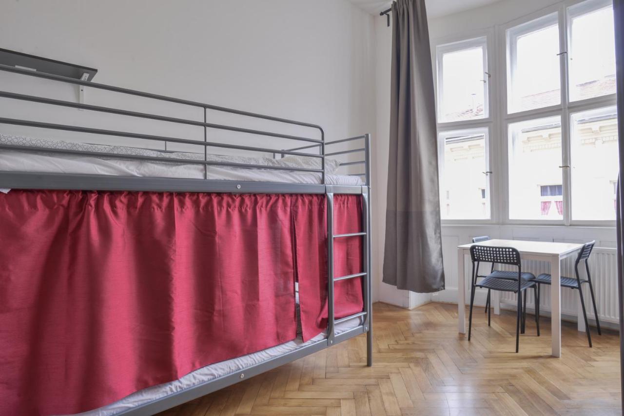 Globe Hostel Prague Adults Only エクステリア 写真
