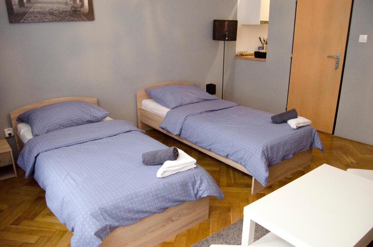 Globe Hostel Prague Adults Only エクステリア 写真