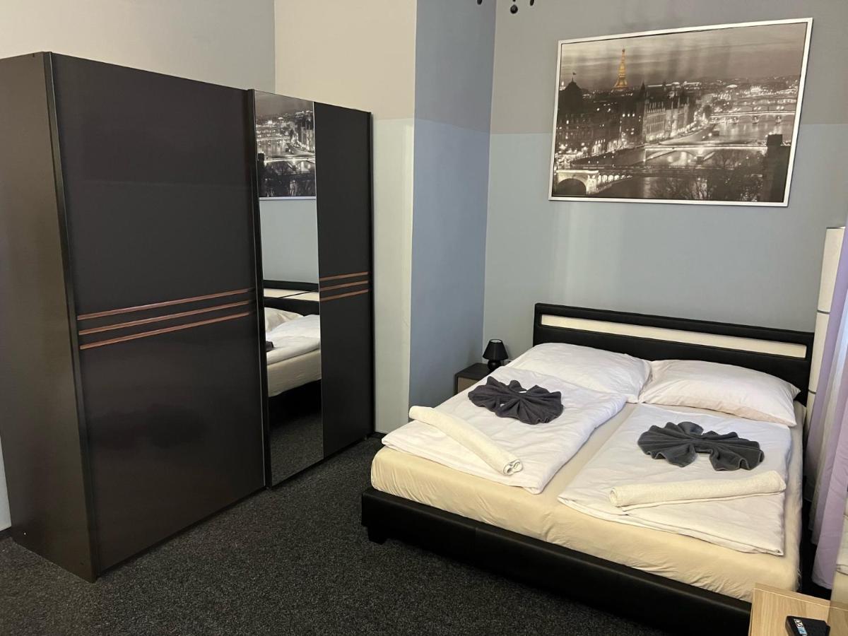 Globe Hostel Prague Adults Only エクステリア 写真
