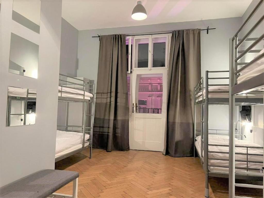 Globe Hostel Prague Adults Only エクステリア 写真