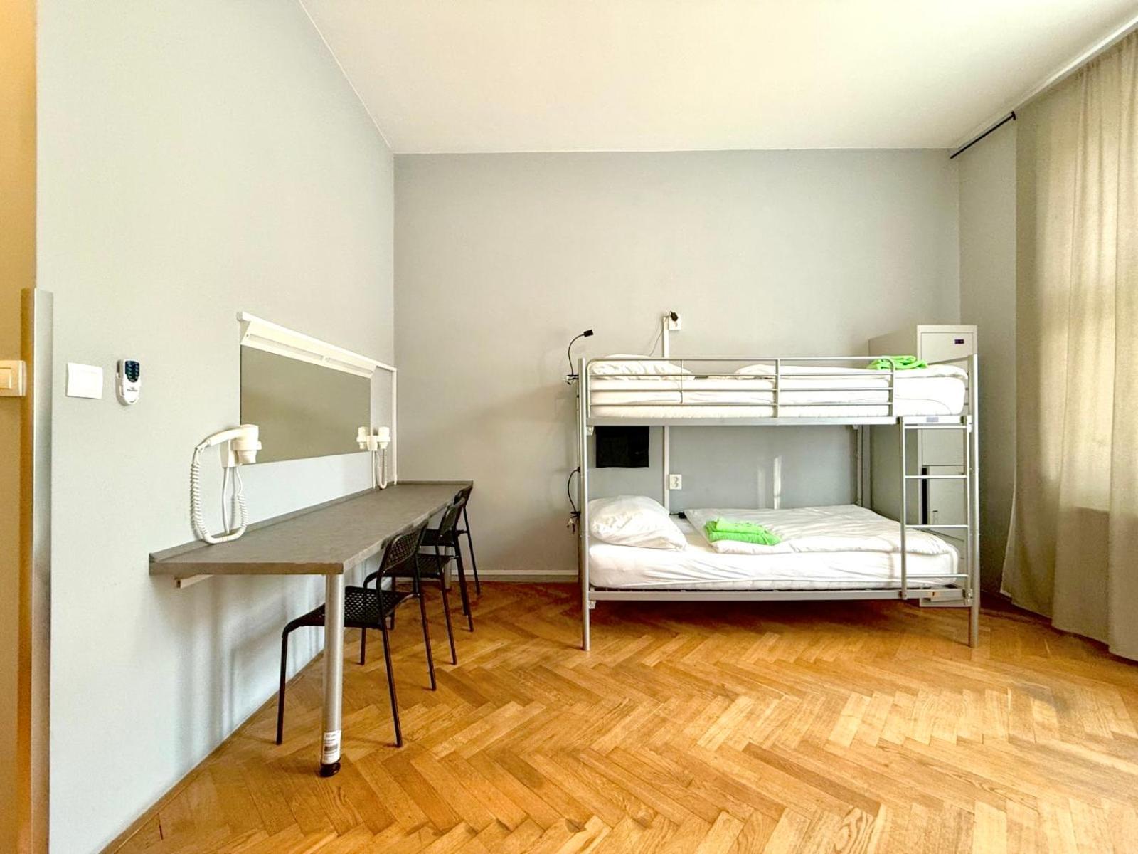 Globe Hostel Prague Adults Only エクステリア 写真